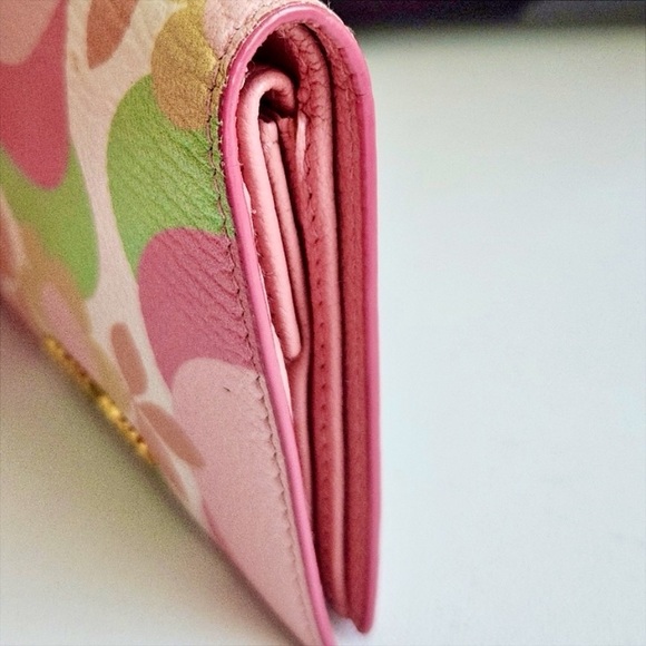 Miu Miu Rare & Limited Edition Floral Compact Leather Wallet - Picture 4 of 10